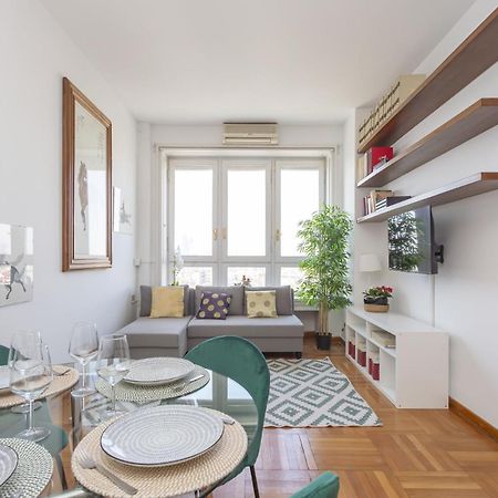 Skyline View Biancamano 1 Bdr With Balcony By Rentopolis Milan Extérieur photo
